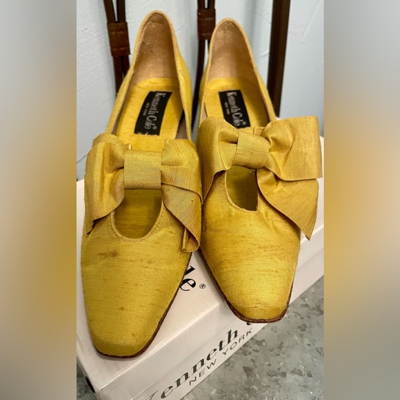 Kenneth Cole Retro 90’s Mustard Bow Kitten Heel UNIQUE! Size 6 1/2. Worn Once! - Picture 6 of 8